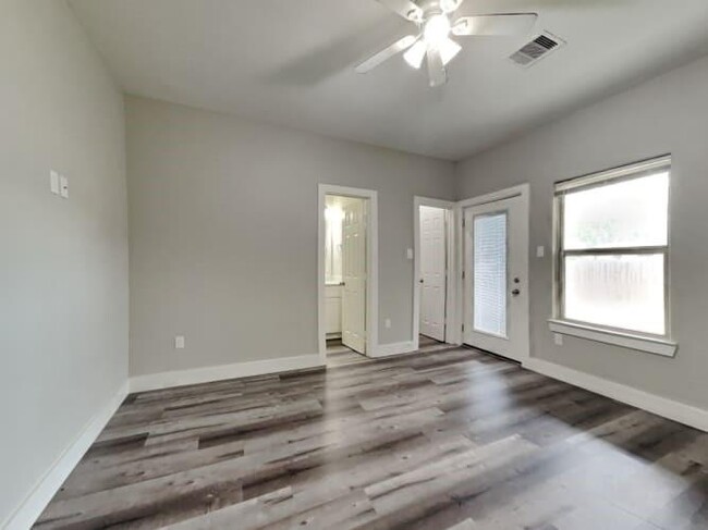 Building Photo - 9306 Bean St