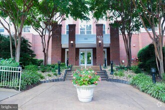Building Photo - 1641 International Dr