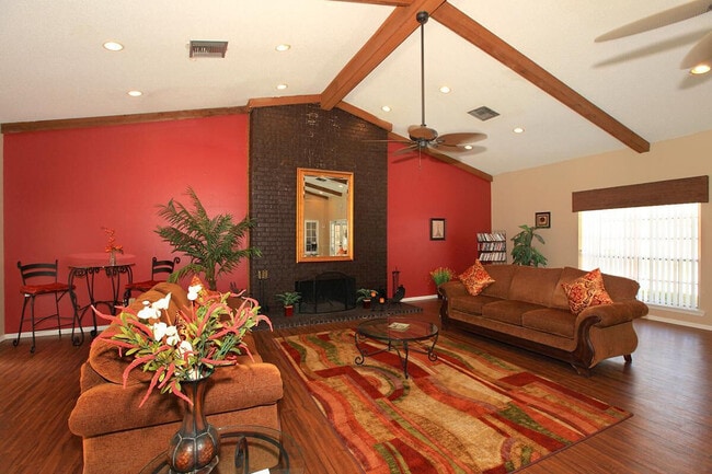 Building Photo - Stonebridge Manor