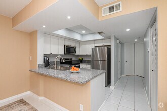 Building Photo - 1530 SE Royal Green Cir