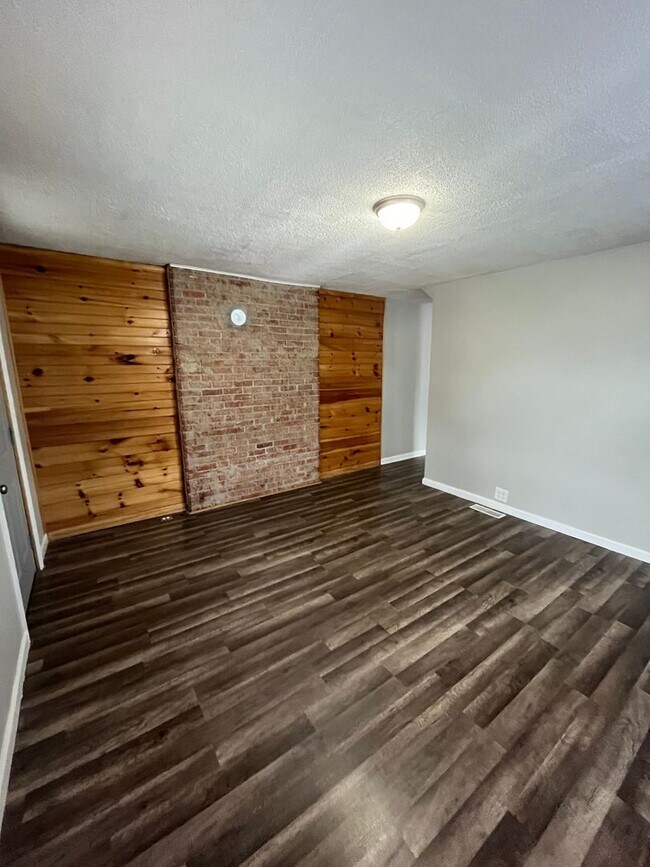 Foto del edificio - 149-151 E Woodrow Avenue