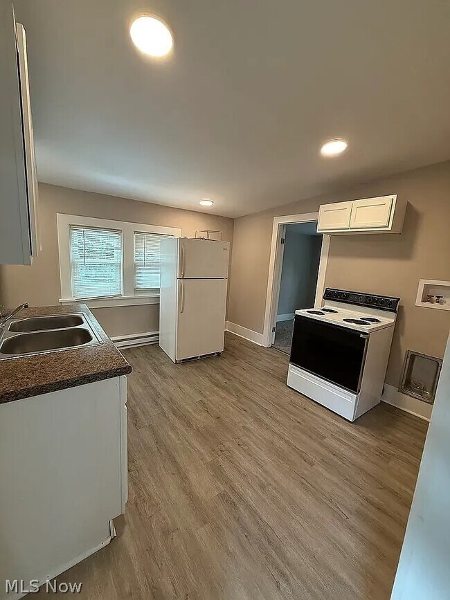 Foto del edificio - 323 Columbus St