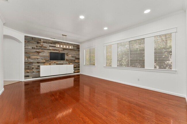 Building Photo - 10000 Shana Way