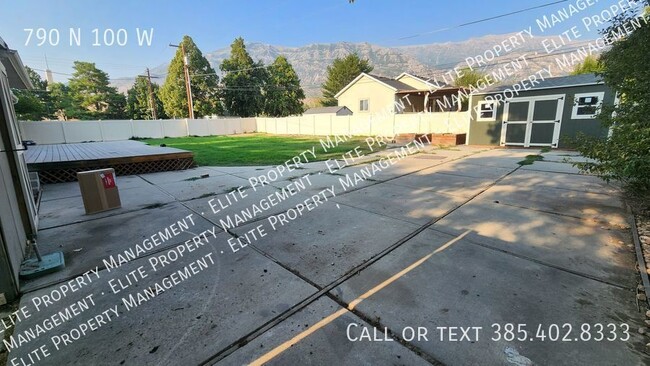 Building Photo - Huge yard 4 bed, 2 bath home