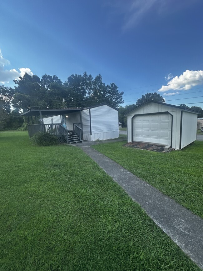 Building Photo - 377 Lyles Rd SE
