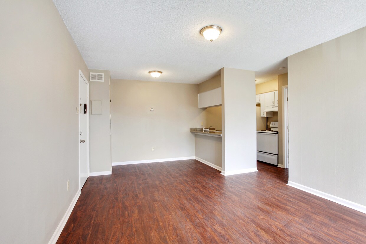 Foto principal - 671 Central Ave