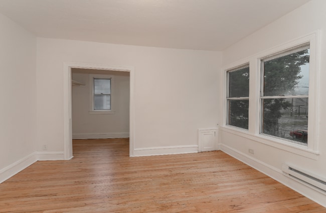 Foto del edificio - 8302 Lake Ave