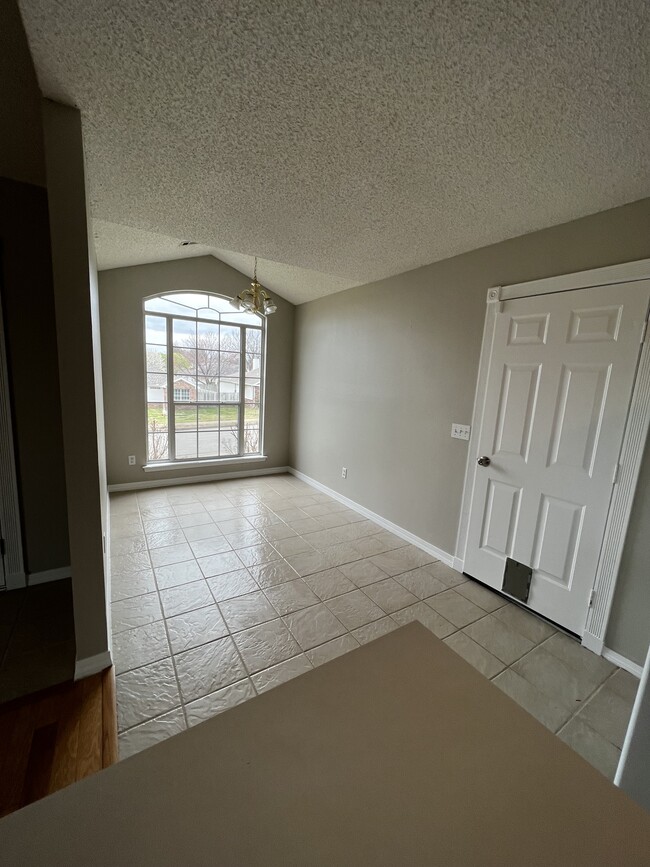 Foto del edificio - 2615 Meadow Lake St