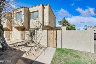 Building Photo - 4623 E Southgate Ave