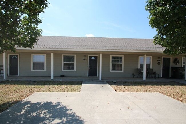 Building Photo - One of a Kind 2/1 Duplex Home w/ Private F...