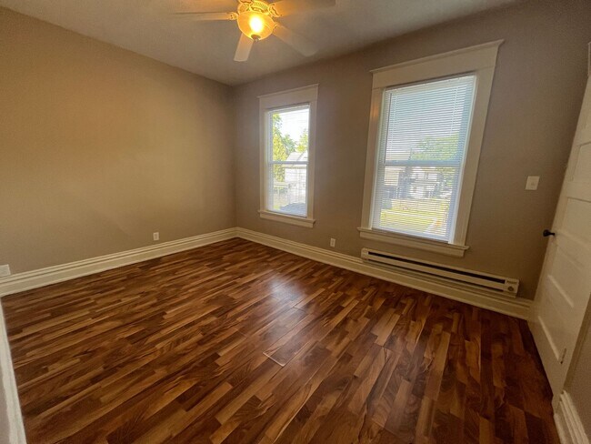 Foto del edificio - 2217-2219 S Harrison St
