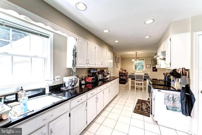 Building Photo - 10108 Donegal Ct