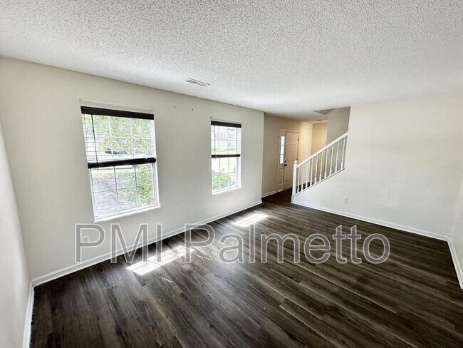 Building Photo - 227 Hardwood Dr