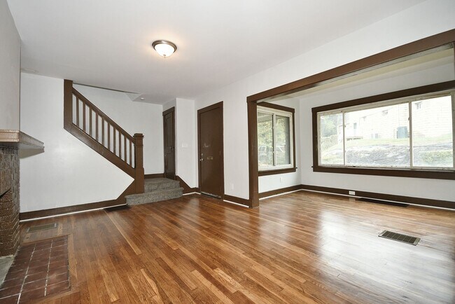 Foto del edificio - Gorgeous all brick home for rent!