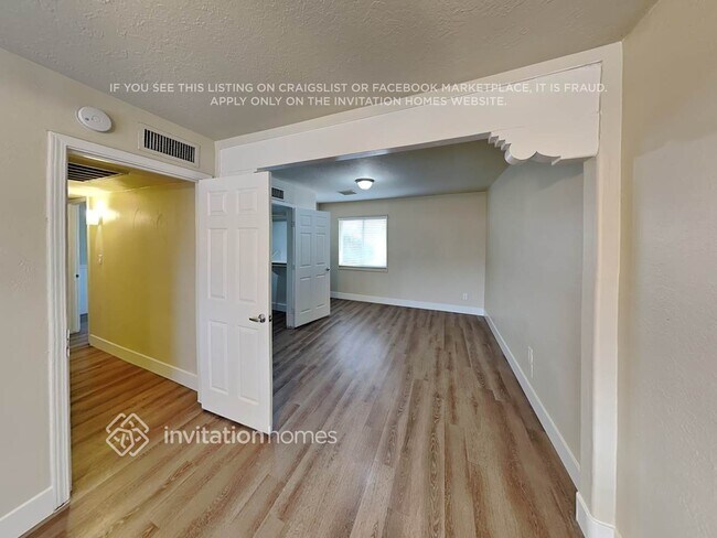 Foto del edificio - 2627 N 70th Pl