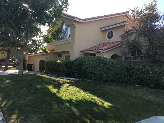 Building Photo - 910 Hollowbluff Ave