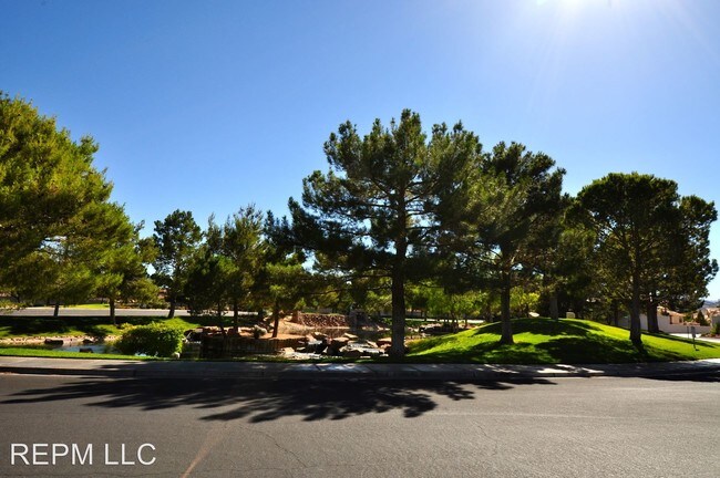 Building Photo - 9304 Angelfish Dr