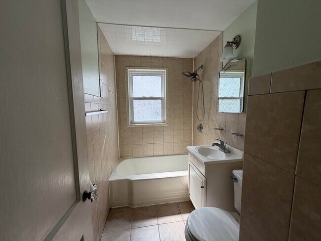Building Photo - 36 Barstow St