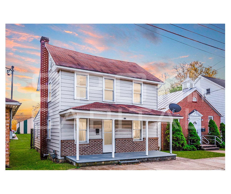 Primary Photo - 414 E King St