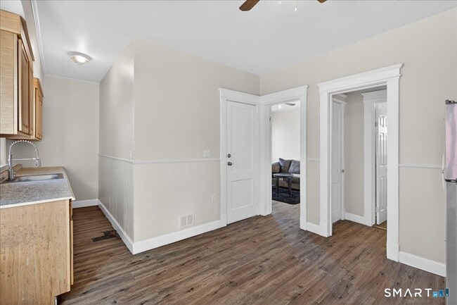 Building Photo - 82 Gilbert St