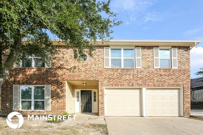 Building Photo - 213 Vines Dr