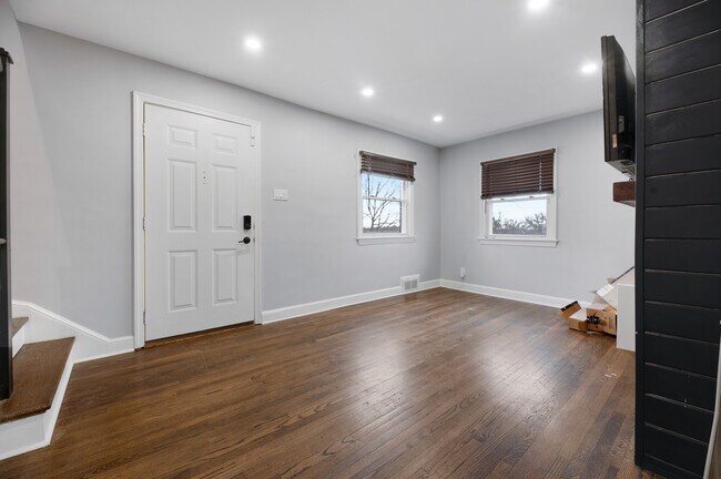 Building Photo - 5532 Volta Ave