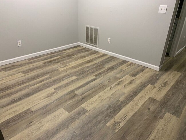 Foto del edificio - 4654 White Rock Cir