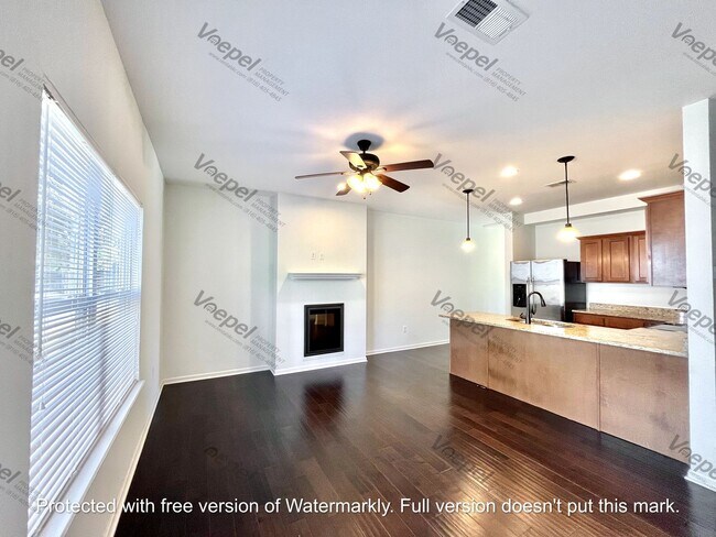 Foto del edificio - 15004-15006 W 64th Terrace