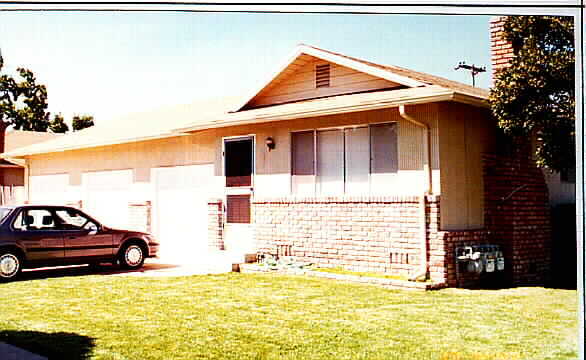 Building Photo - 19333 Sorenson Ave
