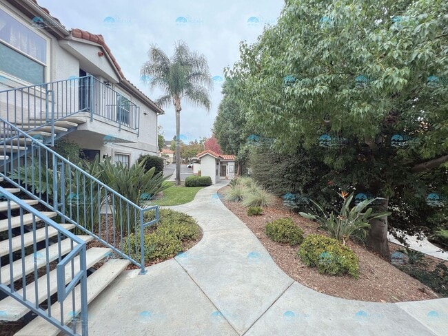 Building Photo - Second Level 2Bd/2Ba with Mountain Views!