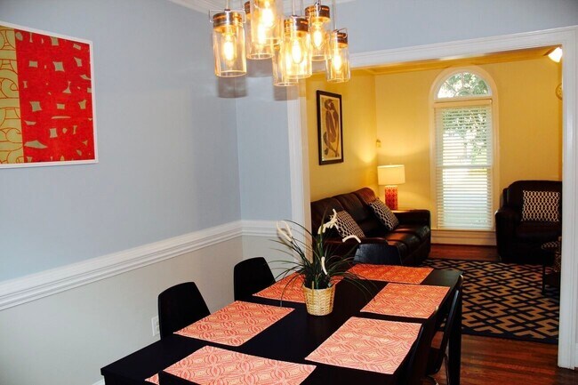 Building Photo - Beautiful Home With All The Upgrades!