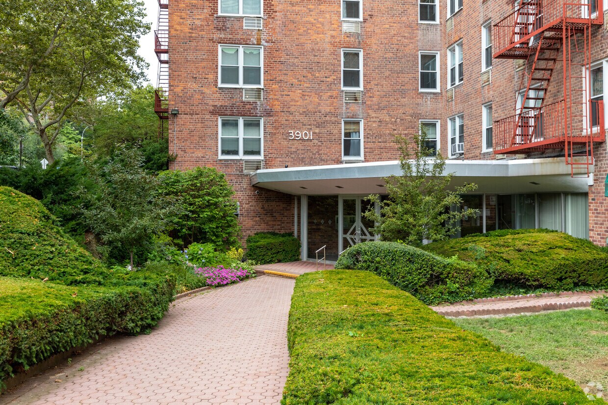 Foto del edificio - 3901 Independence Ave