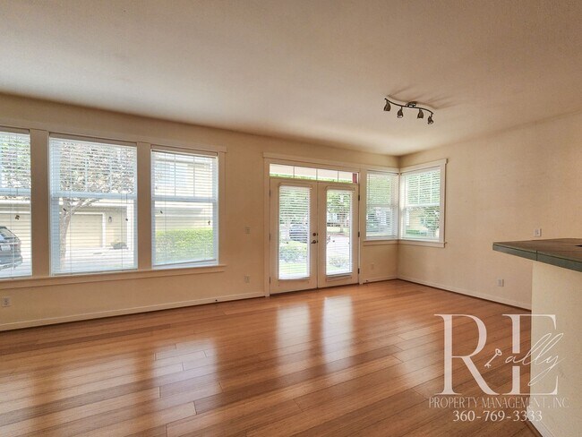 Foto del edificio - Craftsman with Main-Floor Suite & Office i...