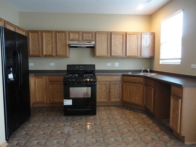 Building Photo - 2247 Beresford Dr