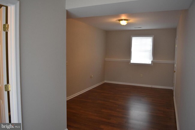 Foto del edificio - 384 Land Or Dr