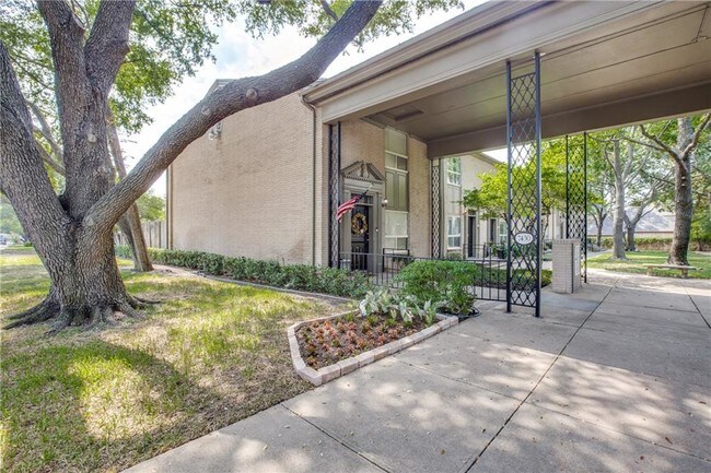 Foto del edificio - 7430 W Northwest Hwy