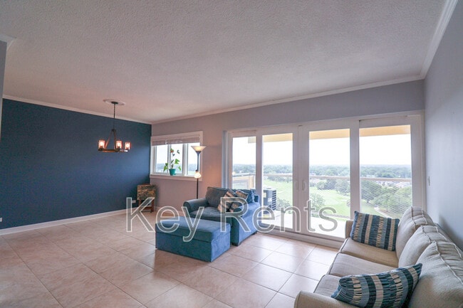 Foto del edificio - 825 Bayshore Dr