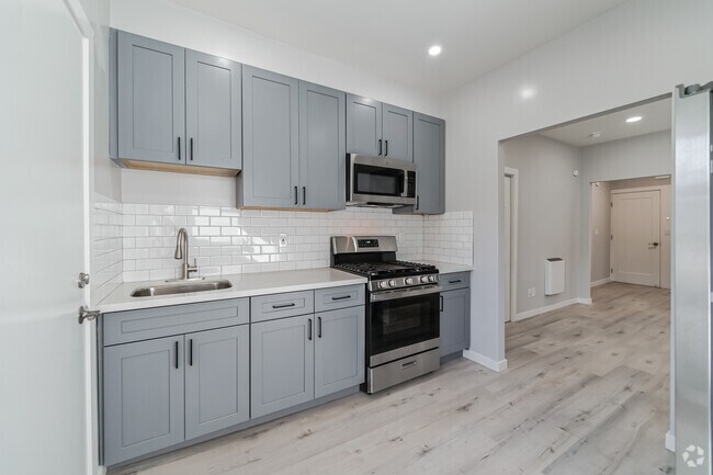 Building Photo - 425 Linden St
