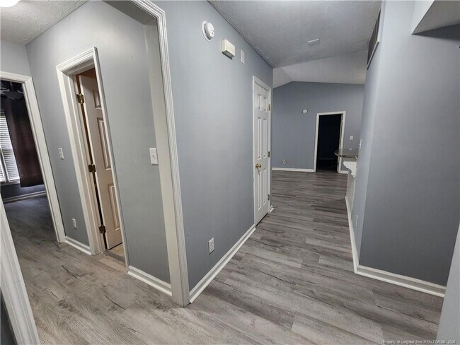 Building Photo - 505 Meadowland Ct