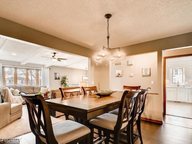 Foto del edificio - 3 br, 3 bath House - 5902 View Ln
