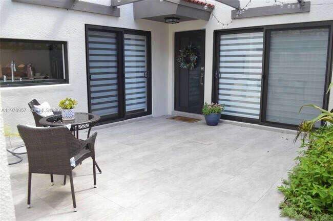 Foto del edificio - 4708 SW 67th Ave