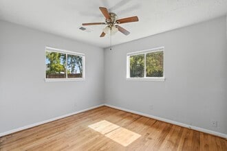 Building Photo - 303 Brown Dr
