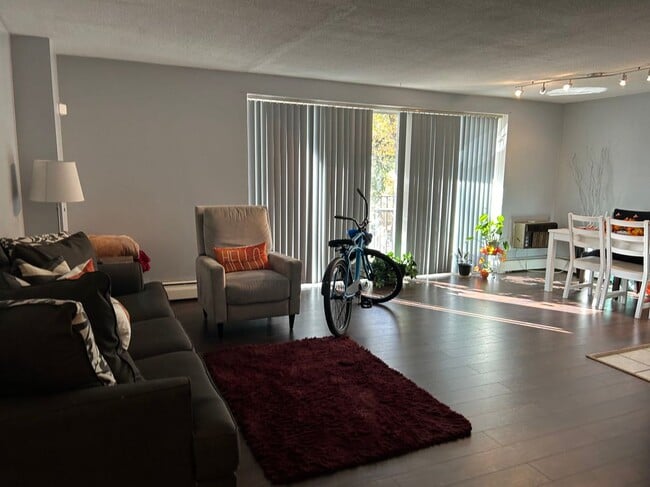 Building Photo - 111 Chestnut St