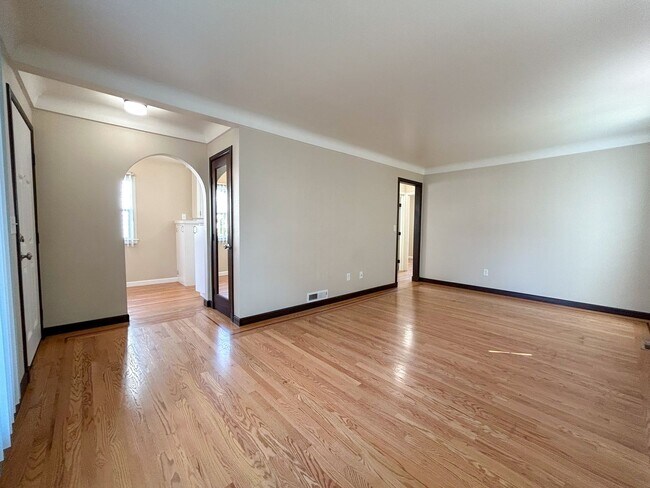 Foto del edificio - 3319 Williams Ave NE
