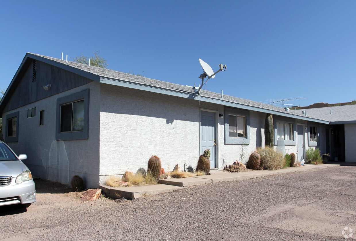 Primary Photo - 38431 Spur Cross Rd