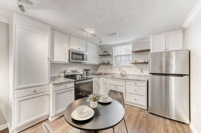 Building Photo - 136 River Walk