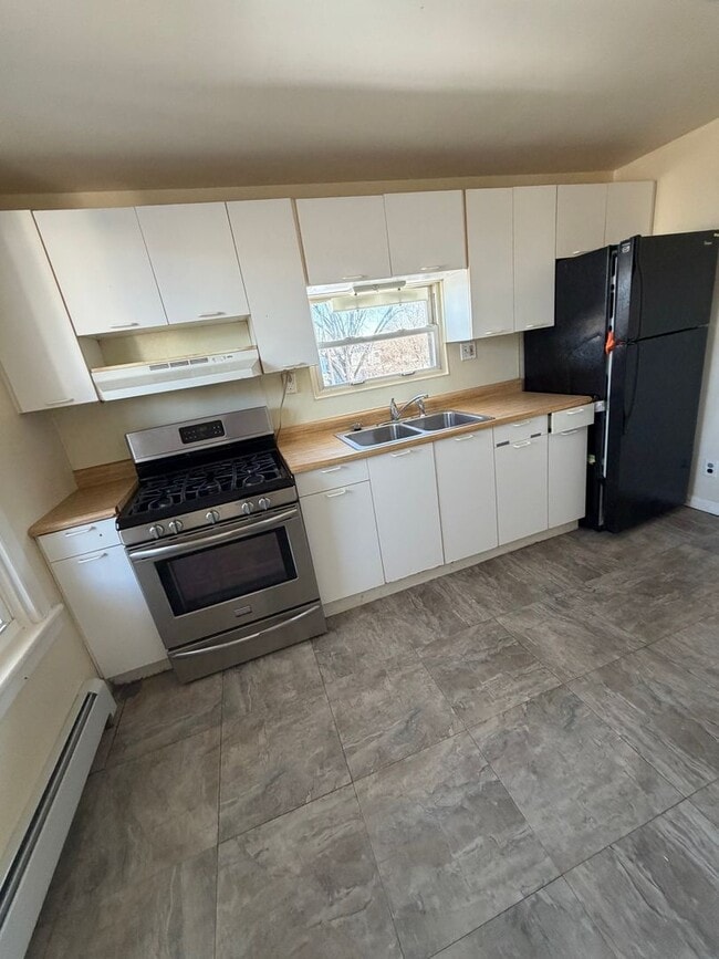 Building Photo - 49 S Front St