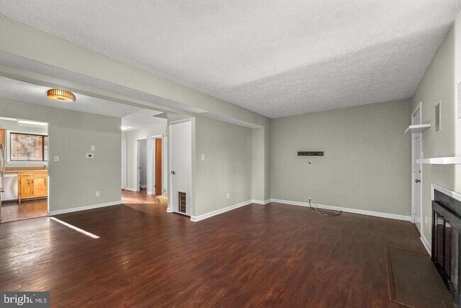 Building Photo - 23348 Red Oak Ct