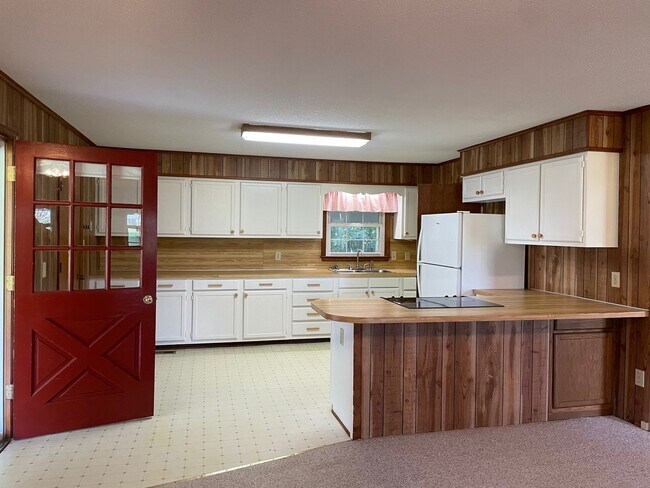 Building Photo - 2 BED 2 BATH HOME. $1,300 RENT $1,300 DEPOSIT