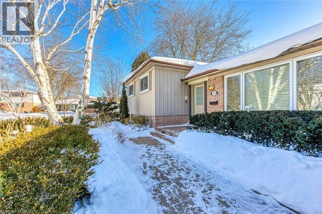 Photo du bâtiment - 419 Yale Crescent